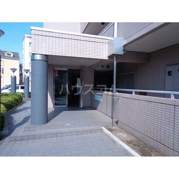 28/30 エントランス