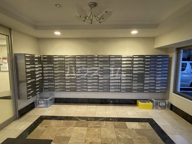 27/30 エントランス