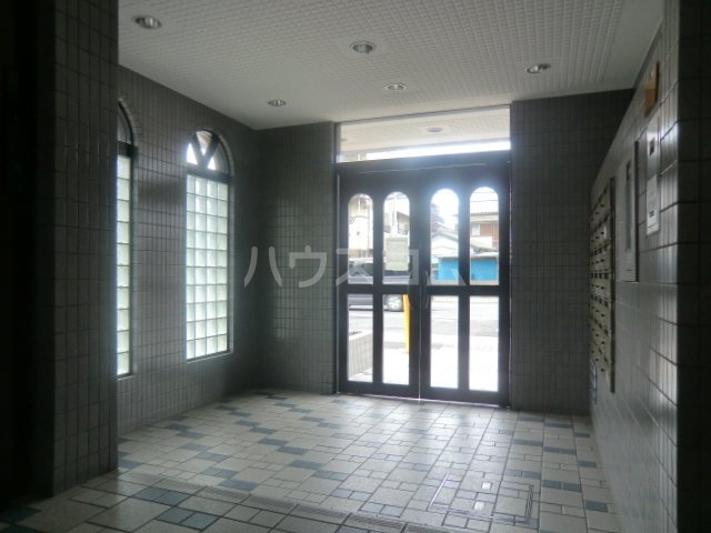 22/30 エントランス