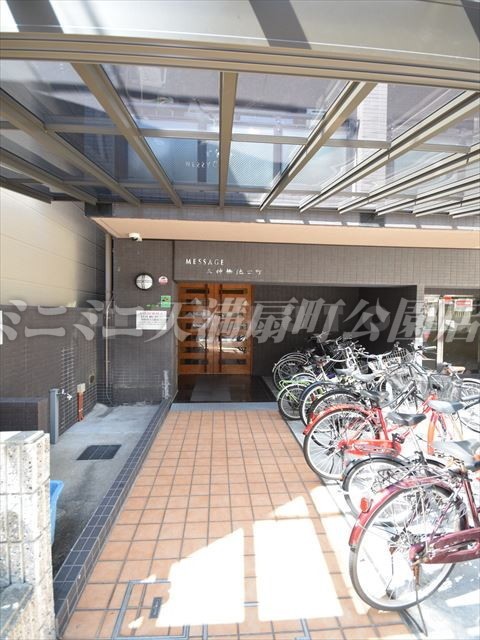 18/28 エントランス