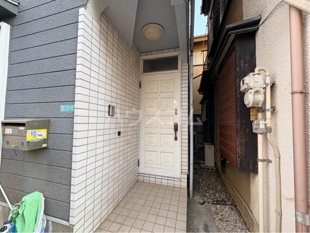 23/30 エントランス