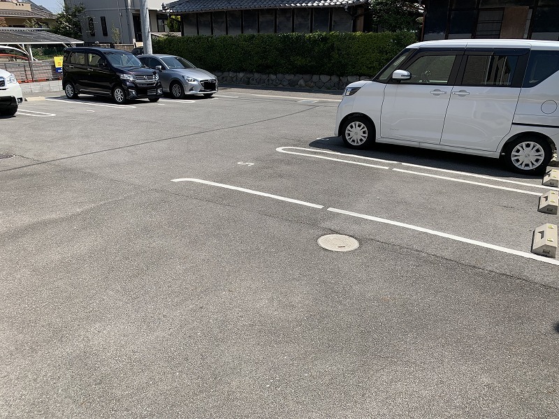 21/28 駐車場
