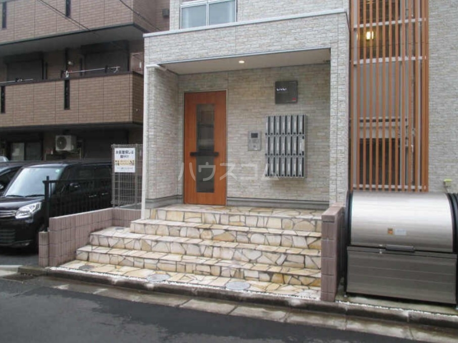 23/30 エントランス