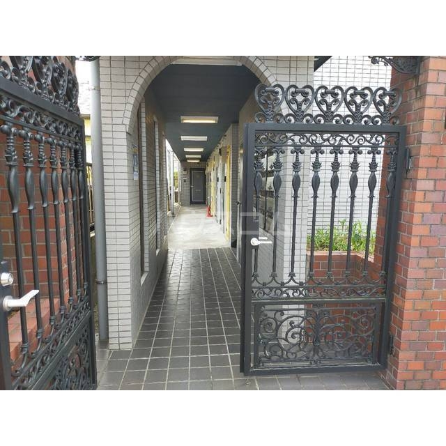 23/30 エントランス