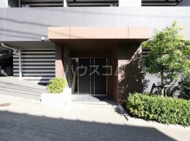 16/23 エントランス