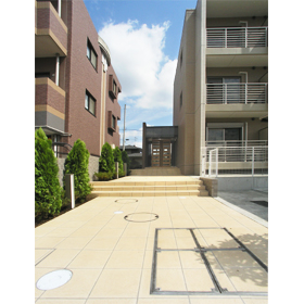 18/28 エントランス