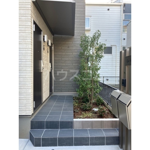 24/30 エントランス