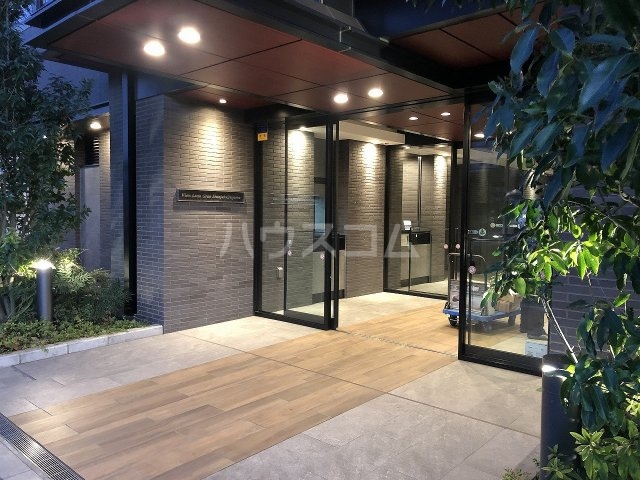 14/15 エントランス