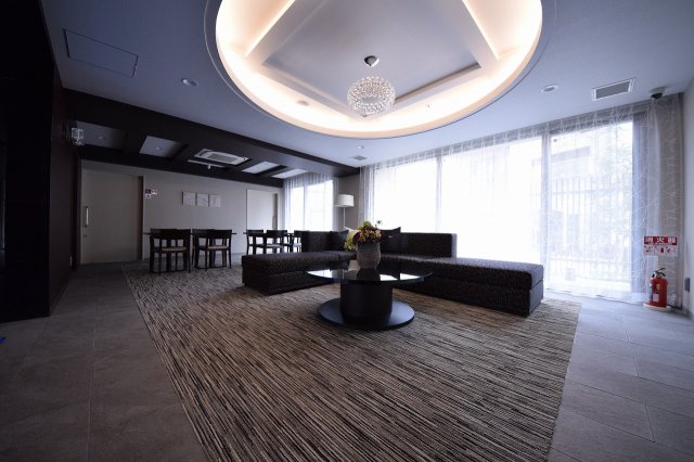 19/27 エントランス