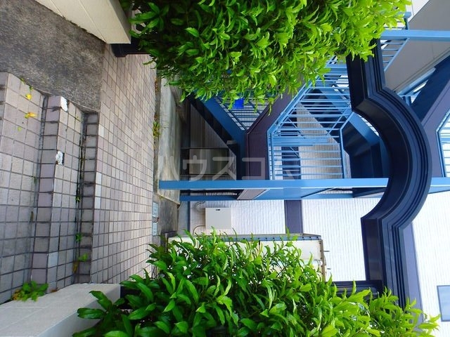 26/30 エントランス