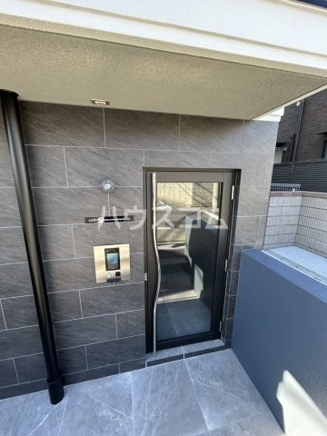 19/27 エントランス