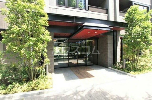 27/27 エントランス