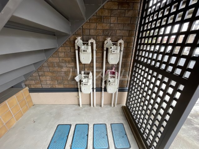 23/30 エントランス