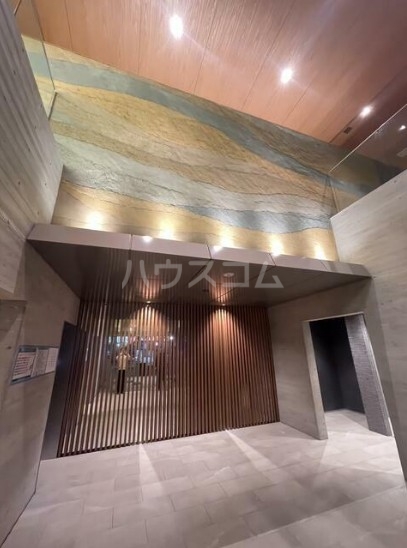 16/27 エントランス