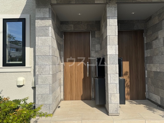 21/30 エントランス