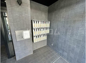 18/27 エントランス