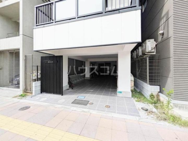 16/26 エントランス