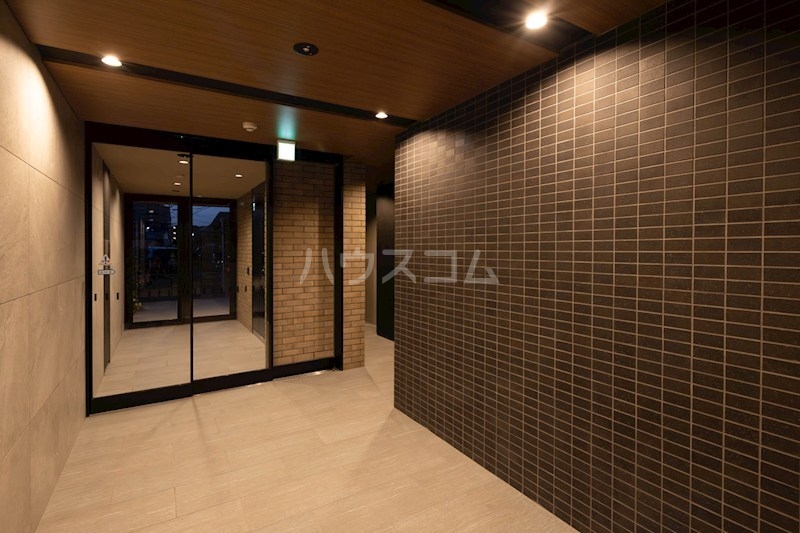 13/14 エントランス