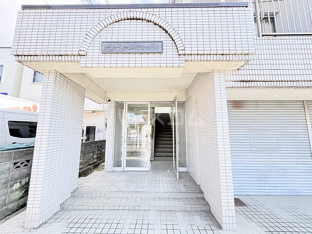 28/30 エントランス