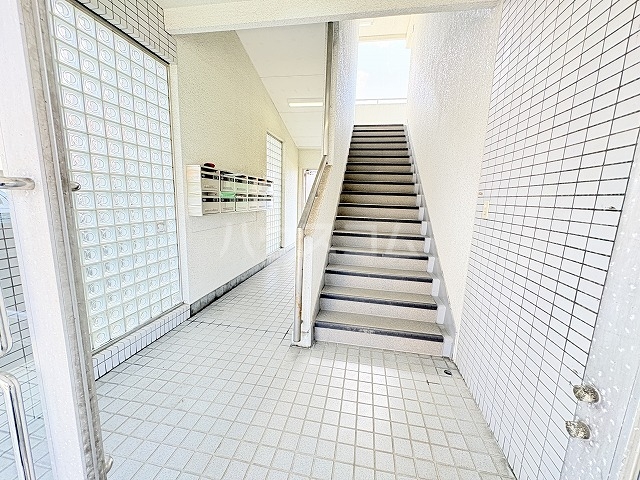 27/30 エントランス