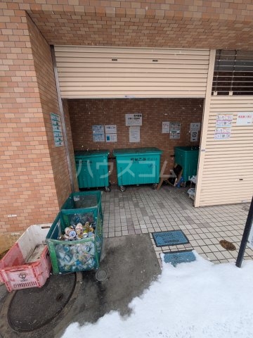 21/23 エントランス