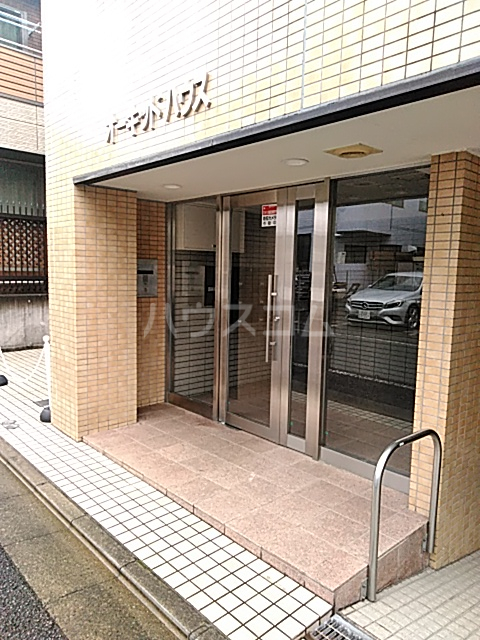 27/30 エントランス