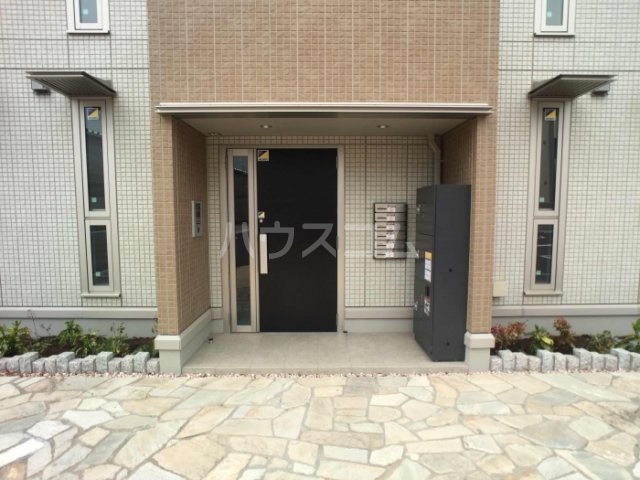 19/30 エントランス