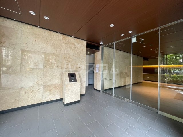 17/26 エントランス