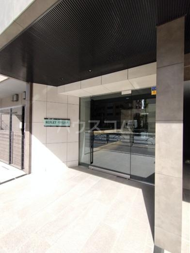 23/30 エントランス