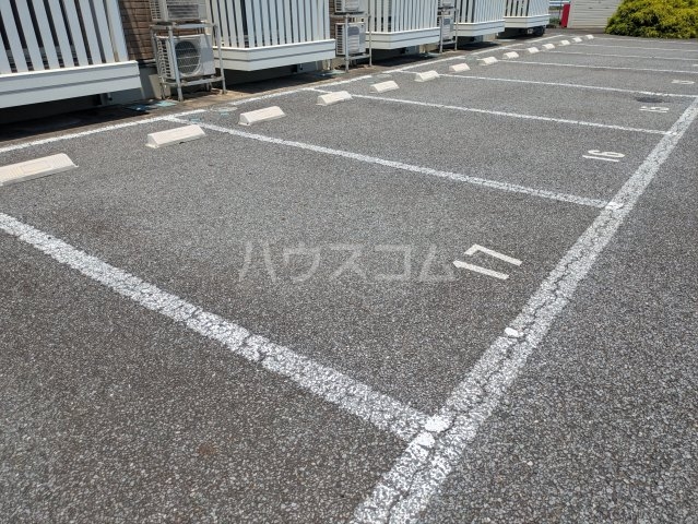 18/25 駐車場