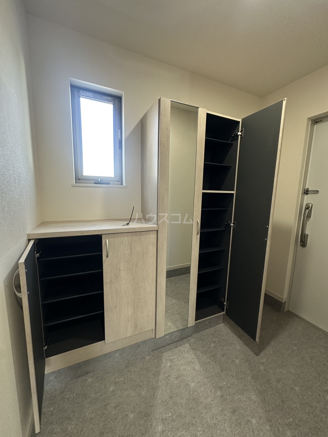 28/30 エントランス