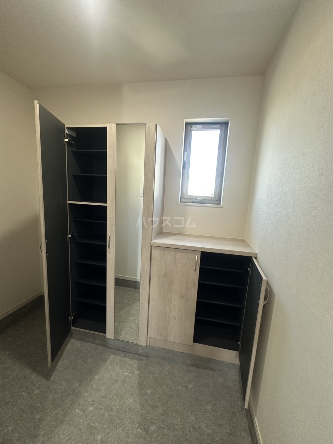 28/30 エントランス