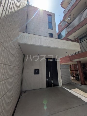 13/14 エントランス