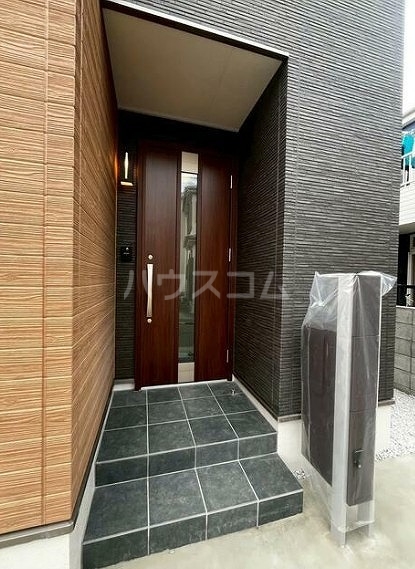 15/23 エントランス