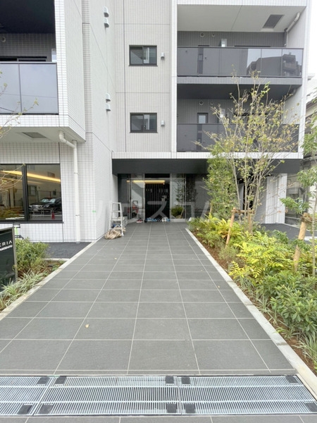 23/30 エントランス