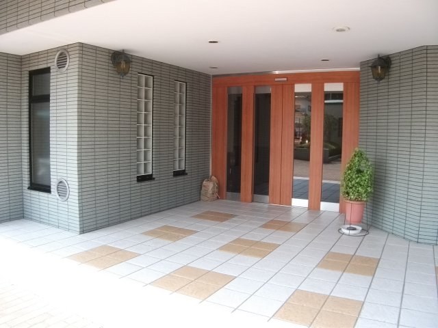 16/27 エントランス