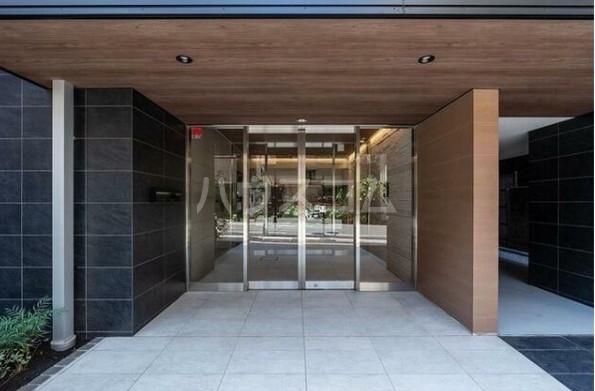 16/20 エントランス