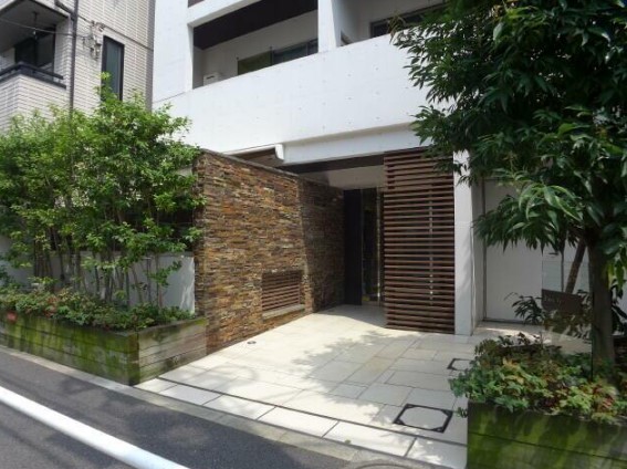 16/26 エントランス