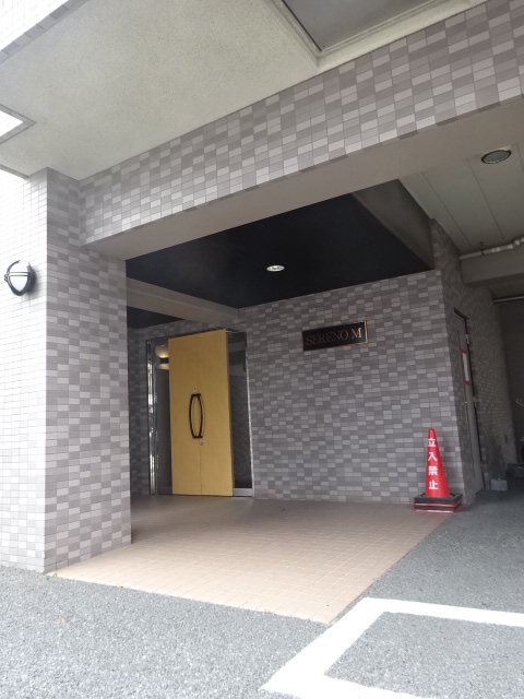 22/30 エントランス