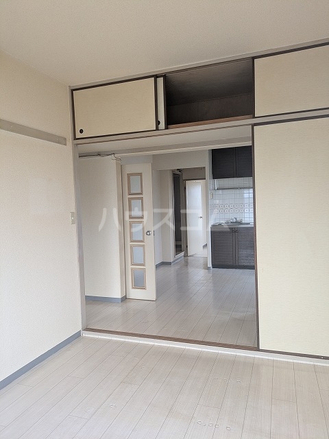 24/30 エントランス