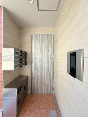 28/30 エントランス