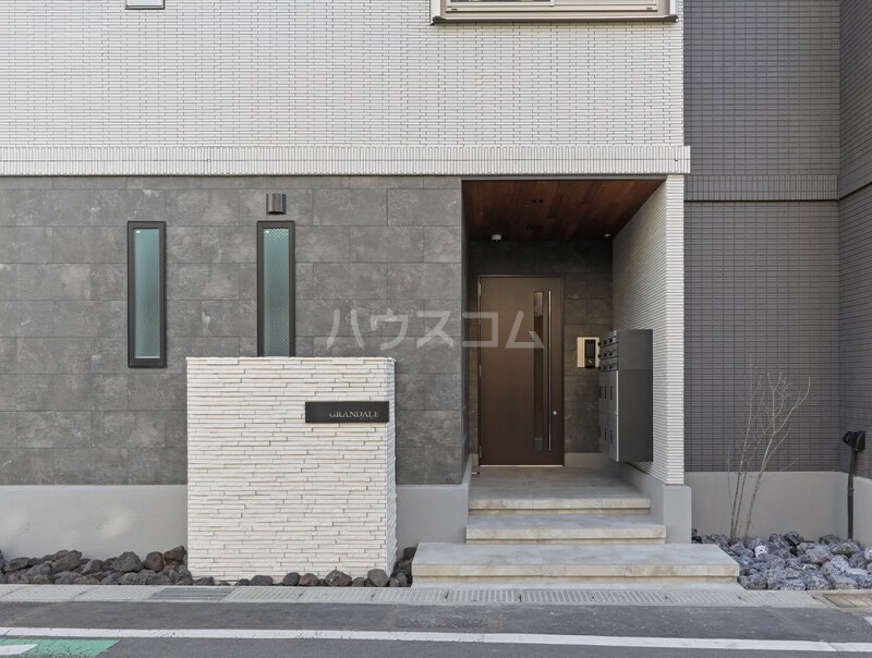 14/14 エントランス