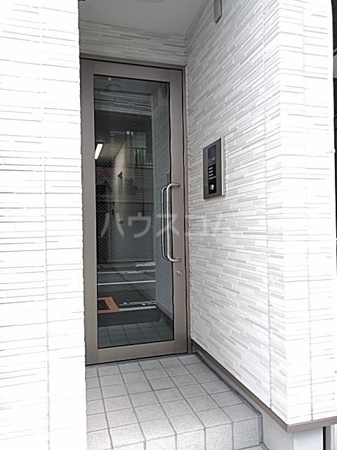 23/29 エントランス