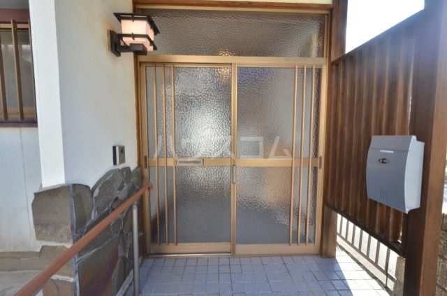 13/19 エントランス