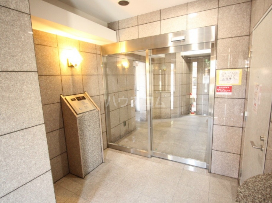 21/23 エントランス