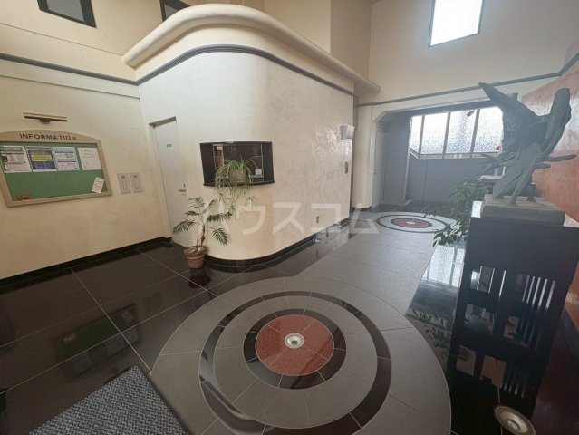 22/30 エントランス