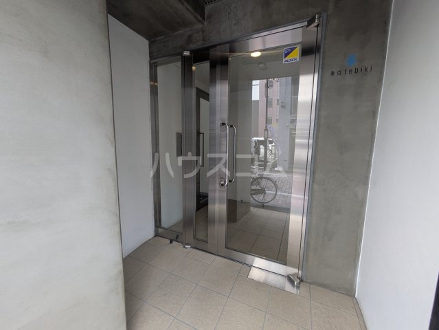 21/30 エントランス