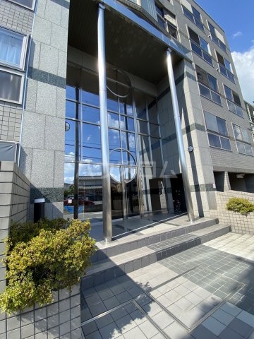 22/28 エントランス