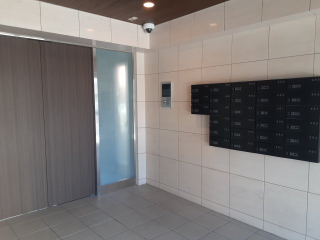 28/30 エントランス