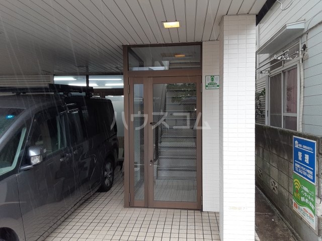 21/30 エントランス